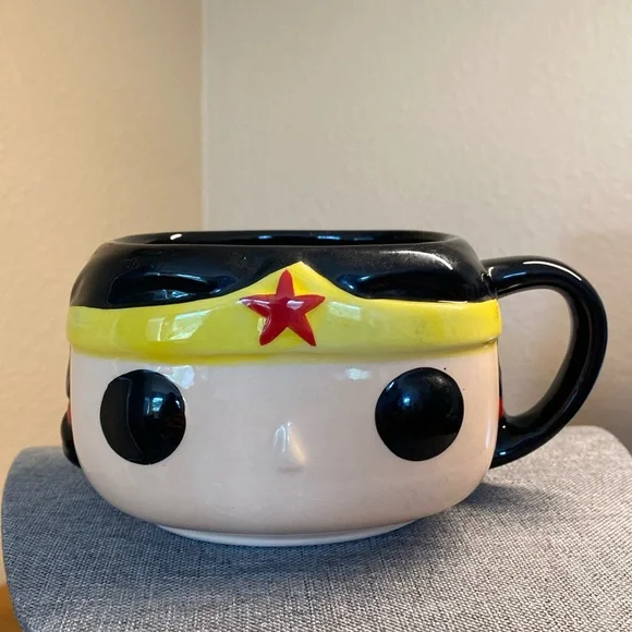 Funko Pop! Wonder Woman Mug - Picture 1 of 6